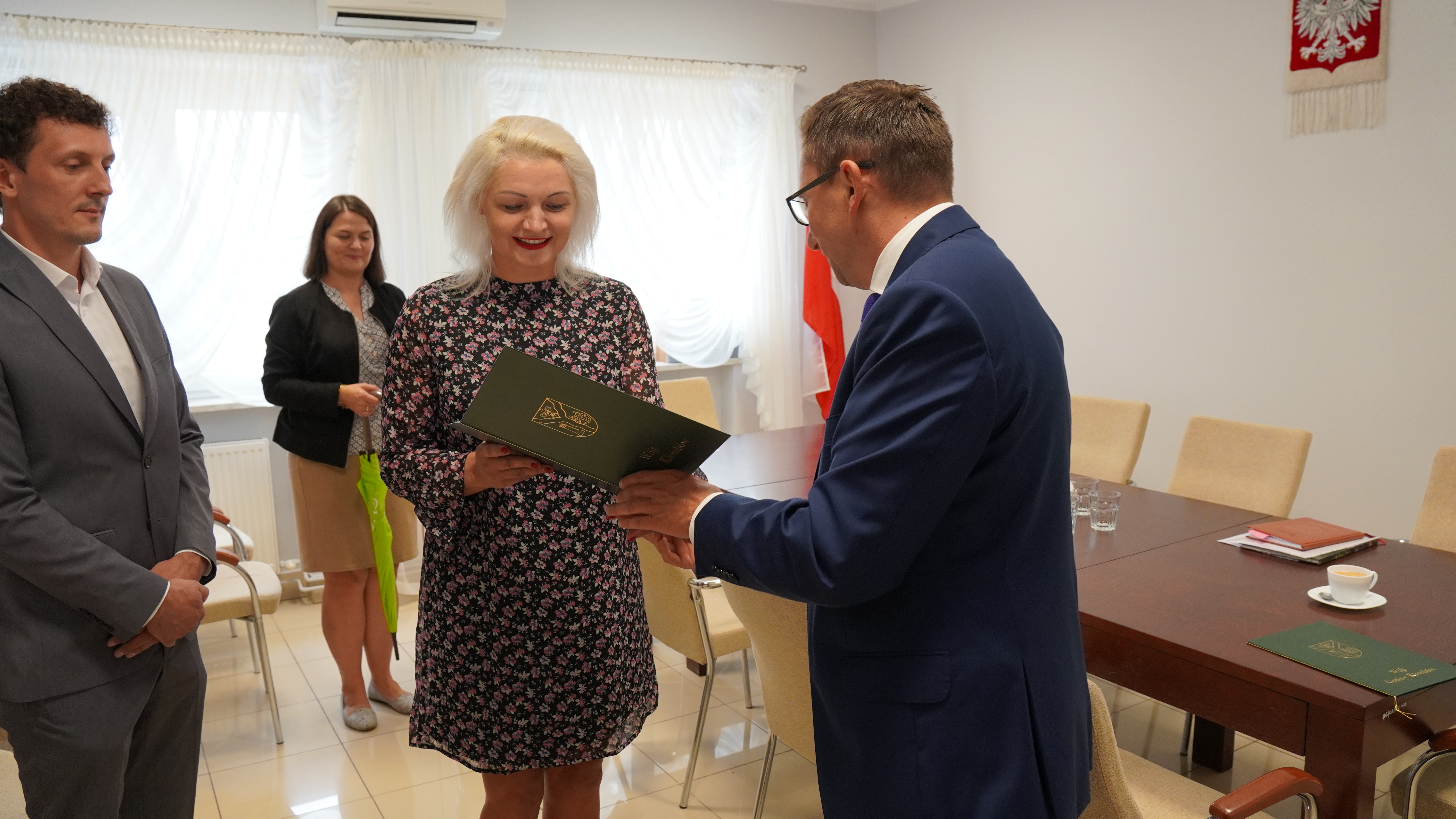 Uroczystość ślubowania na nauczyciela mianowanego: Pani Monika Bieryło, Pani Małgorzta Rychta, Pan Damian Ołdak. W towarzystwie Wójta Gminy Klembów Rafała Mathiaka oraz Dyrektor CUW Katarzyny Mocarskiej